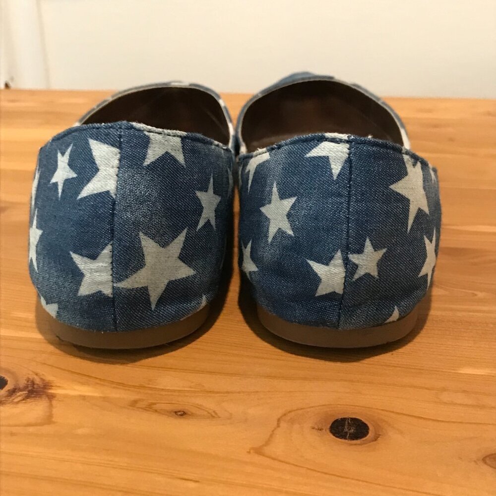 Steve Madden Women's Blue Star Print Pointed Flats - Picture 3 of 5